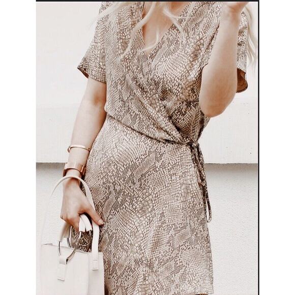 Aritzia Babaton Cream Gray Wallace Snake Print True Wrap Dress Short Sleeve XS - Picture 3 of 15